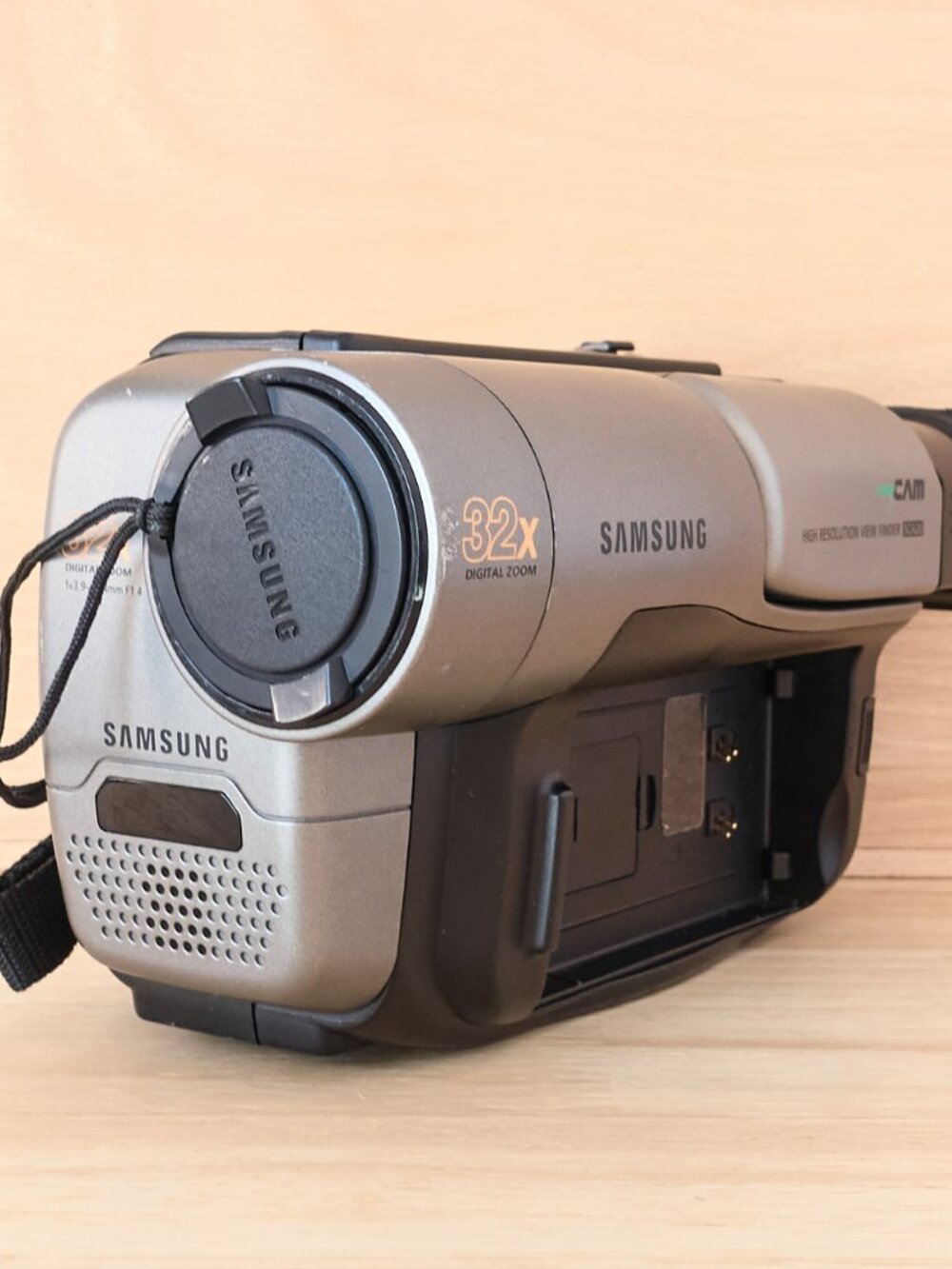 Share Samsung SCA20 8mm Video8 Camcorder 16x Optical Zoom Silver Analog Tested W
